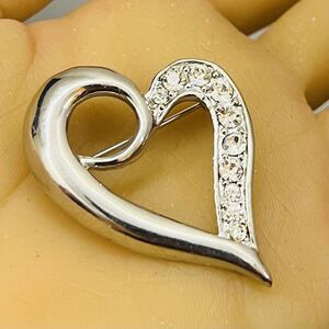 Vintage Silver Tone Heart Pin Brooch with Clear Rhinestones 1495